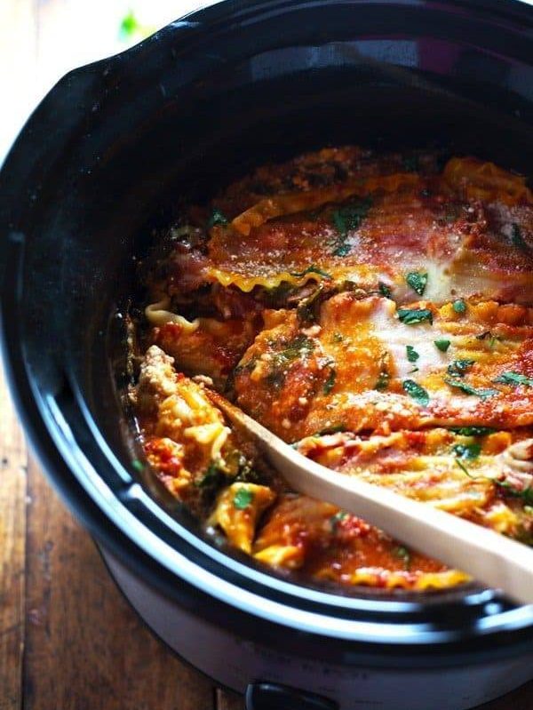 Super Easy Skinny Veggie Crockpot Lasagna - a handful of simple ingredients for a healthy family dinner. | https://perdida-de-grasa.today