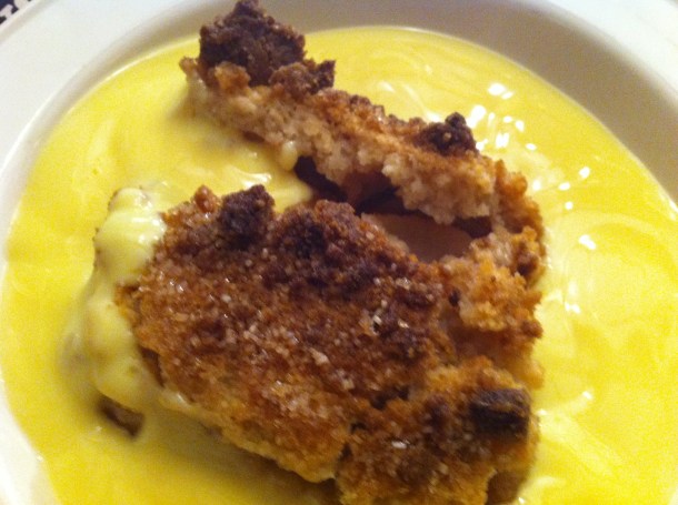 Apple crumble and custard at S&M Cafe