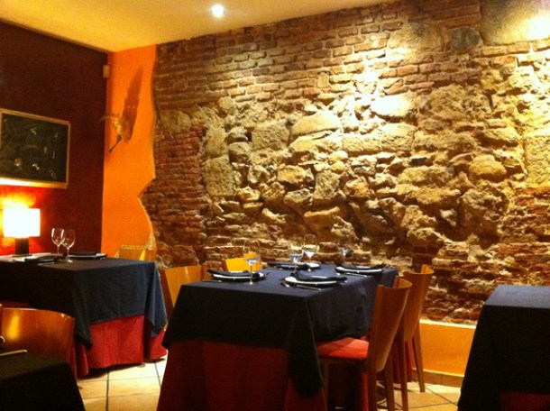 the dining room of La Tasquita de Enfrente