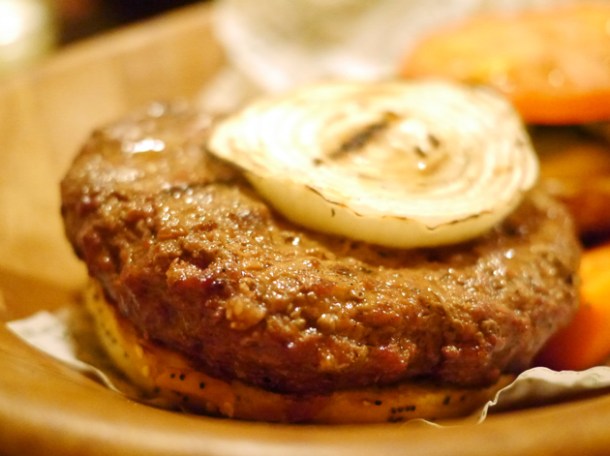 kua'aina medium rare classic burger