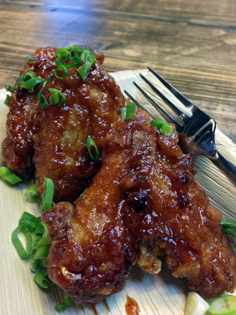 fried chicken wings at jubo