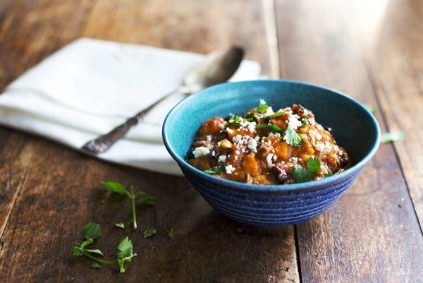 Jalapeño Sweet Potato Chicken Chili in a blue bowl.