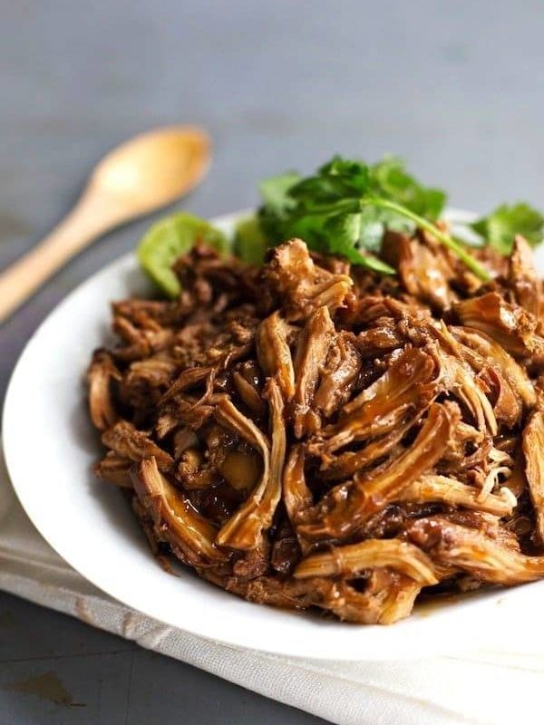 Honey Glazed Crockpot Chicken Adobo - simple pantry ingredients, hardly any hands-on time, 200 calories. | https://perdida-de-grasa.today