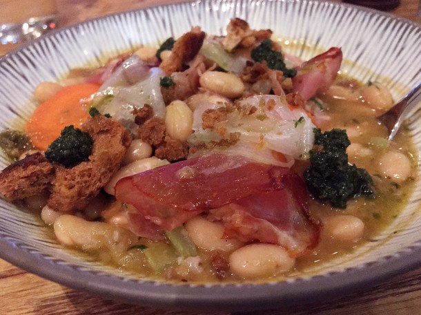 illustrative photo of the feijoada at Volta do Mar
