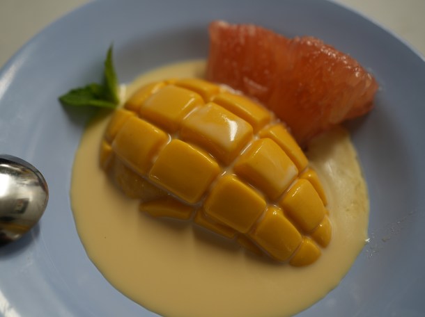 illustrative photo of the mango pudding with pomelo at Speedboat Bar Notting Hill