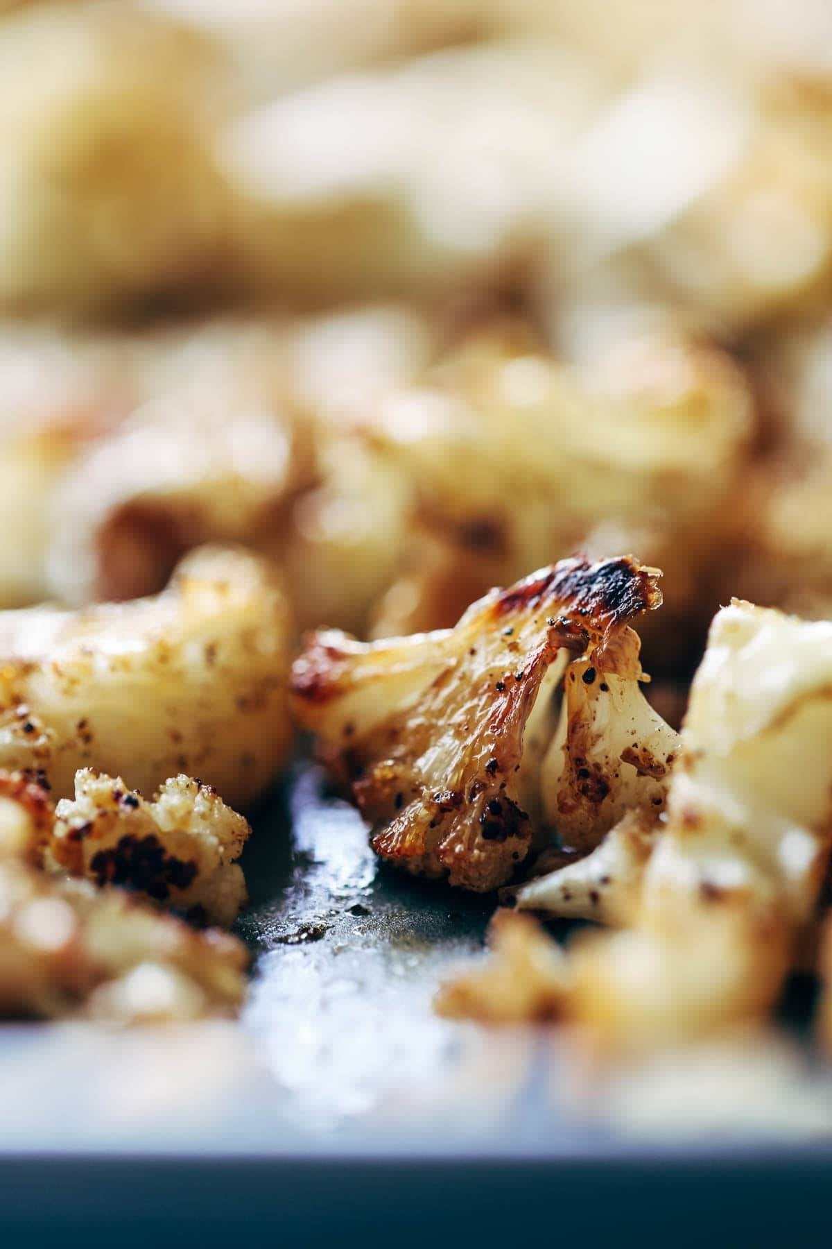 Keep your glow all winter! Easy homemade falafel, roasted veggies, and flavorful sauce all in one big bliss bowl! vegetarian / vegan / gluten free recipe. | pinchofyum.com Keep your glow all winter! Easy homemade falafel, roasted veggies, and flavorful sauce all in one big bliss bowl! vegetarian / vegan / gluten free recipe. | pinchofyum.com